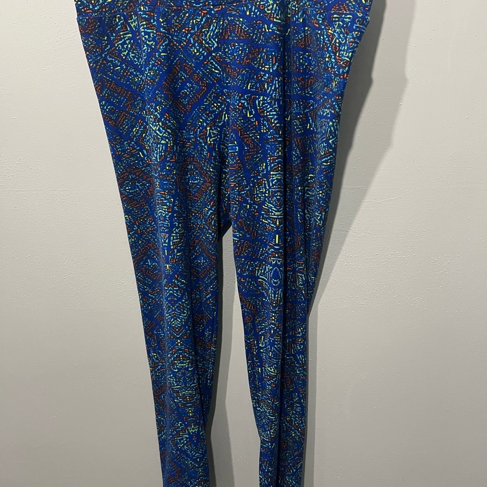 Lularoe Colored  blue leggings with a unique pattern tall & curvy  #legging